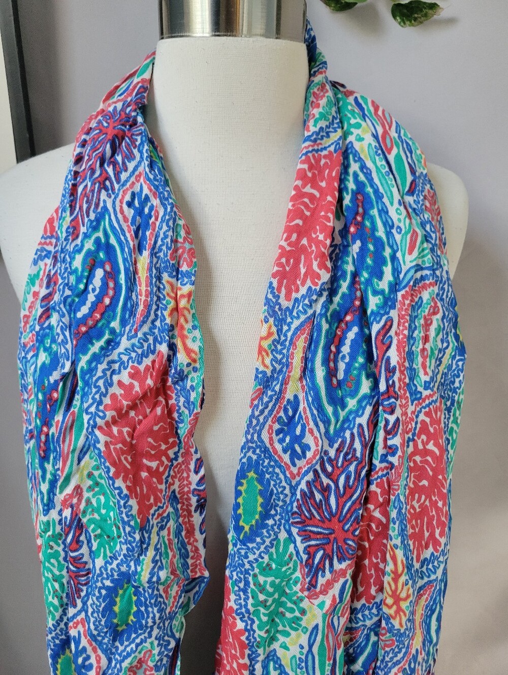 Lilly Pulitzer Riley Infinity Loop Scarf Let Minnow - Picture 3 of 5